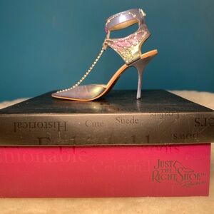 Just the Right Shoe by Raine "Midnight Mayfly"